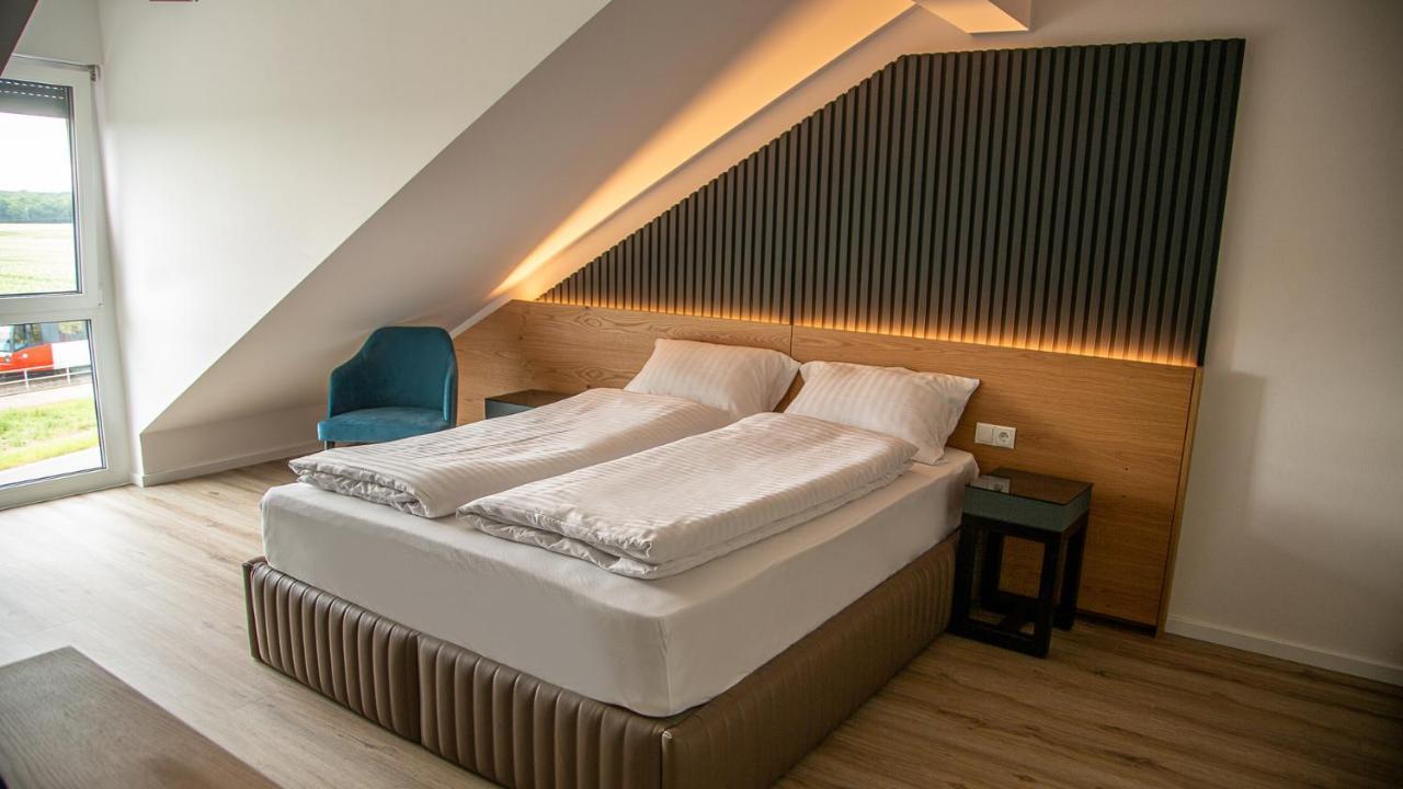 Rheinapart Hotel Und Boardinghouse Борнхайм Екстериор снимка
